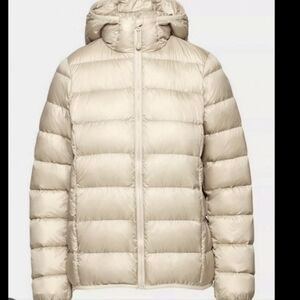 Pair of TNA Aritzia The Little Puffs™ one champagne, one grey